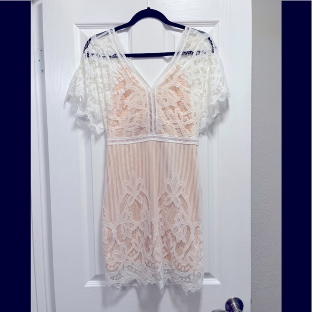 BooHoo lace dress - Picture 3 of 6